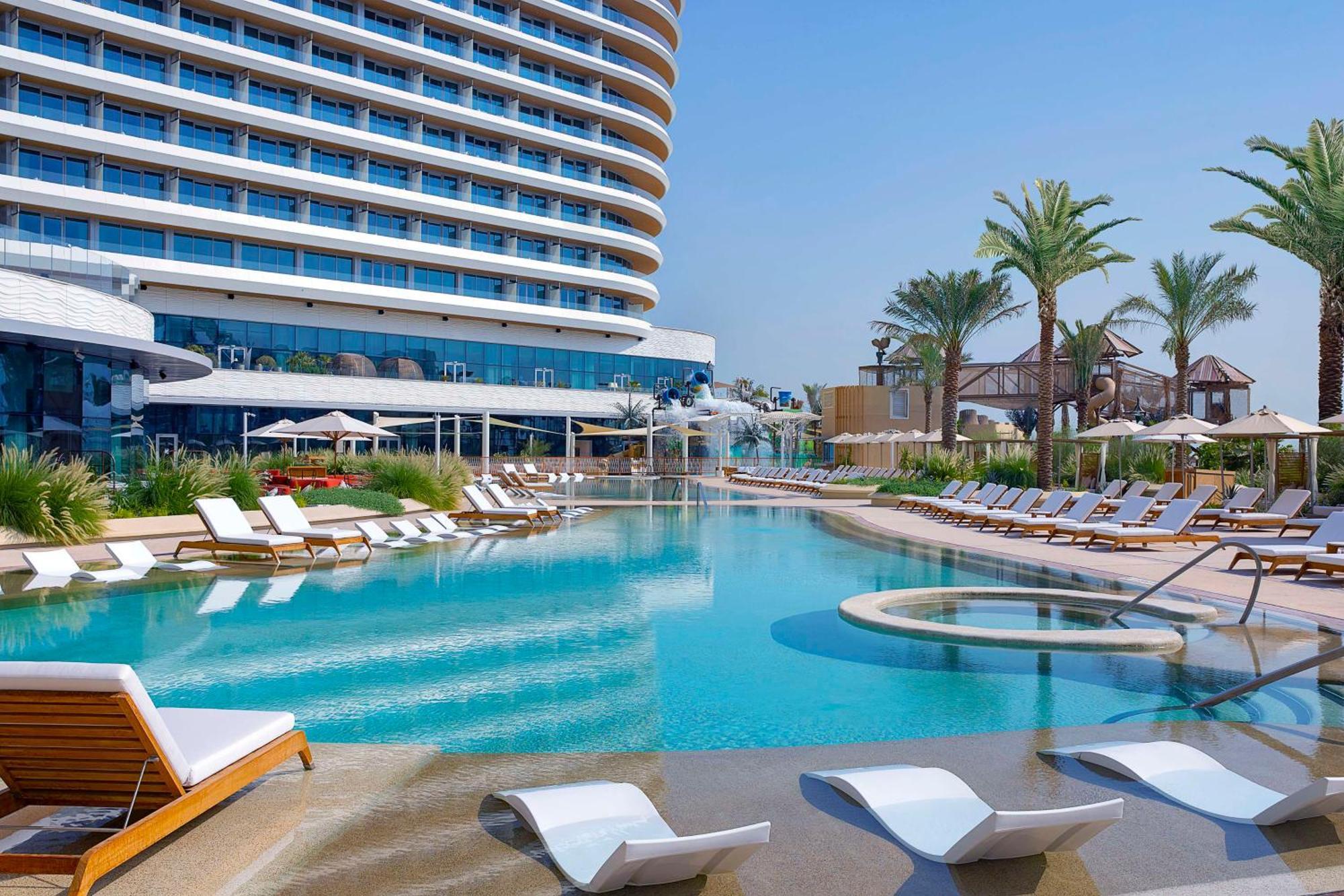 Waldorf Astoria Doha Lusail ภายนอก รูปภาพ The pool at the hotel