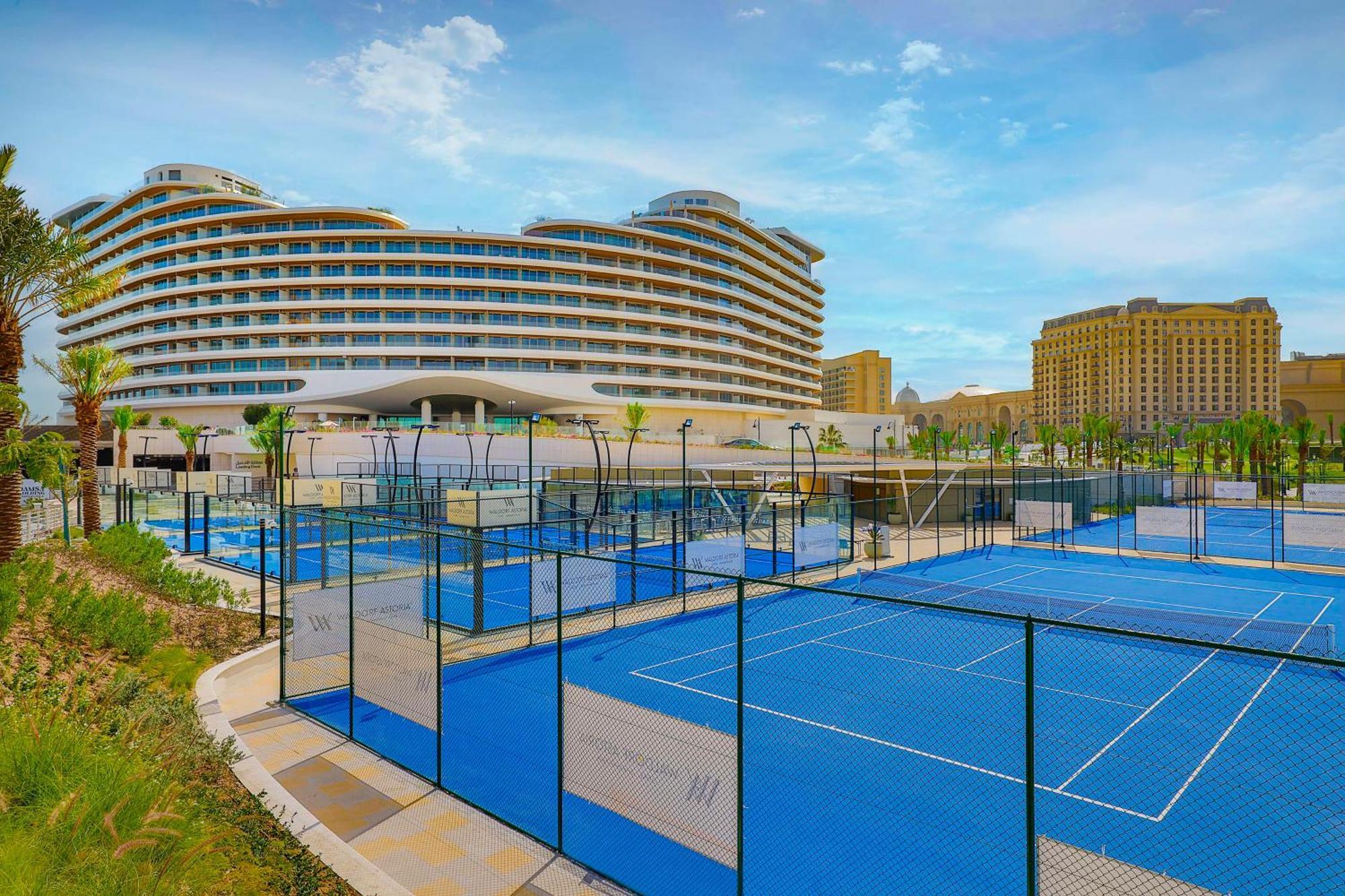 Waldorf Astoria Doha Lusail ภายนอก รูปภาพ Tennis courts at Jumeirah Royal Mirage