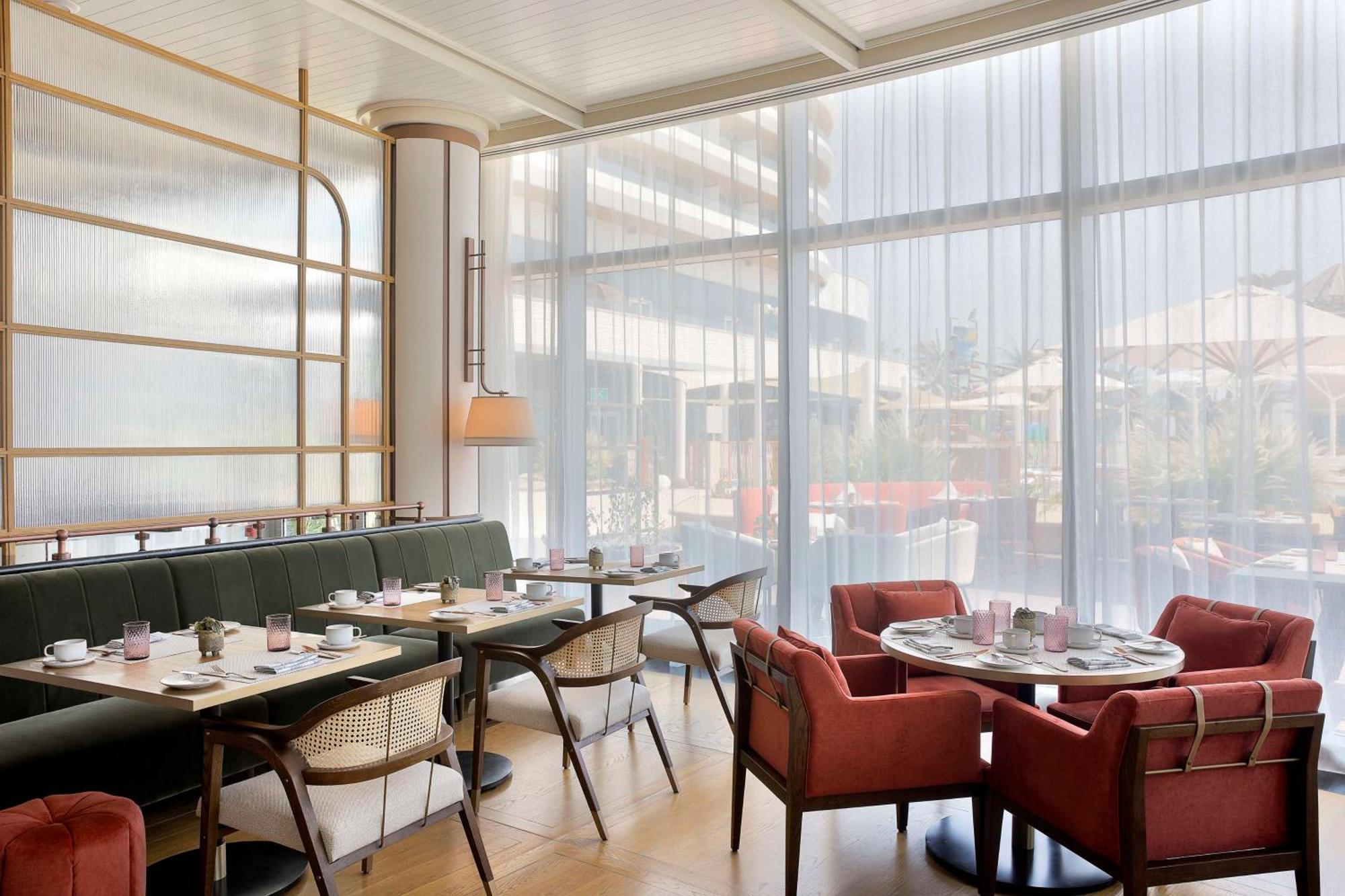 Waldorf Astoria Doha Lusail ภายนอก รูปภาพ The interior of the restaurant