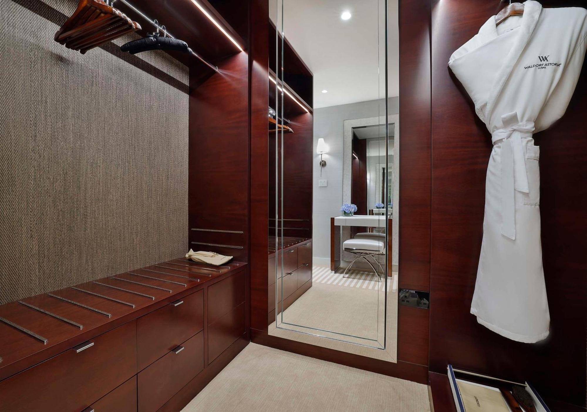 Waldorf Astoria Doha Lusail ภายนอก รูปภาพ A walk-in closet