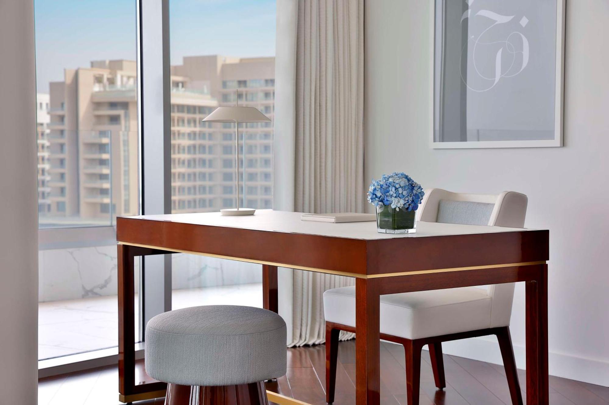 Waldorf Astoria Doha Lusail ภายนอก รูปภาพ A dining room at the Ritz-Carlton, Tel Aviv